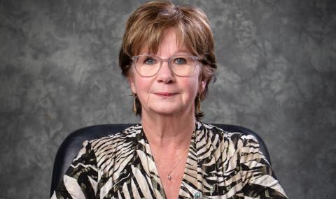 At the Annual Conference of the Association of Municipalities of Ontario (AMO) in Ottawa, Debbie Robinson, Warden, County of Renfrew and Chair, Eastern Ontario Wardens’ Caucus (EOWC), was appointed to the AMO Board of Directors, County Caucus.
