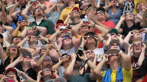 Crowds watch the eclipse.